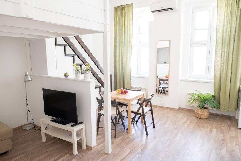 N28 Studio Next To Andrassy Boulevard. Budapest Eksteriør bilde